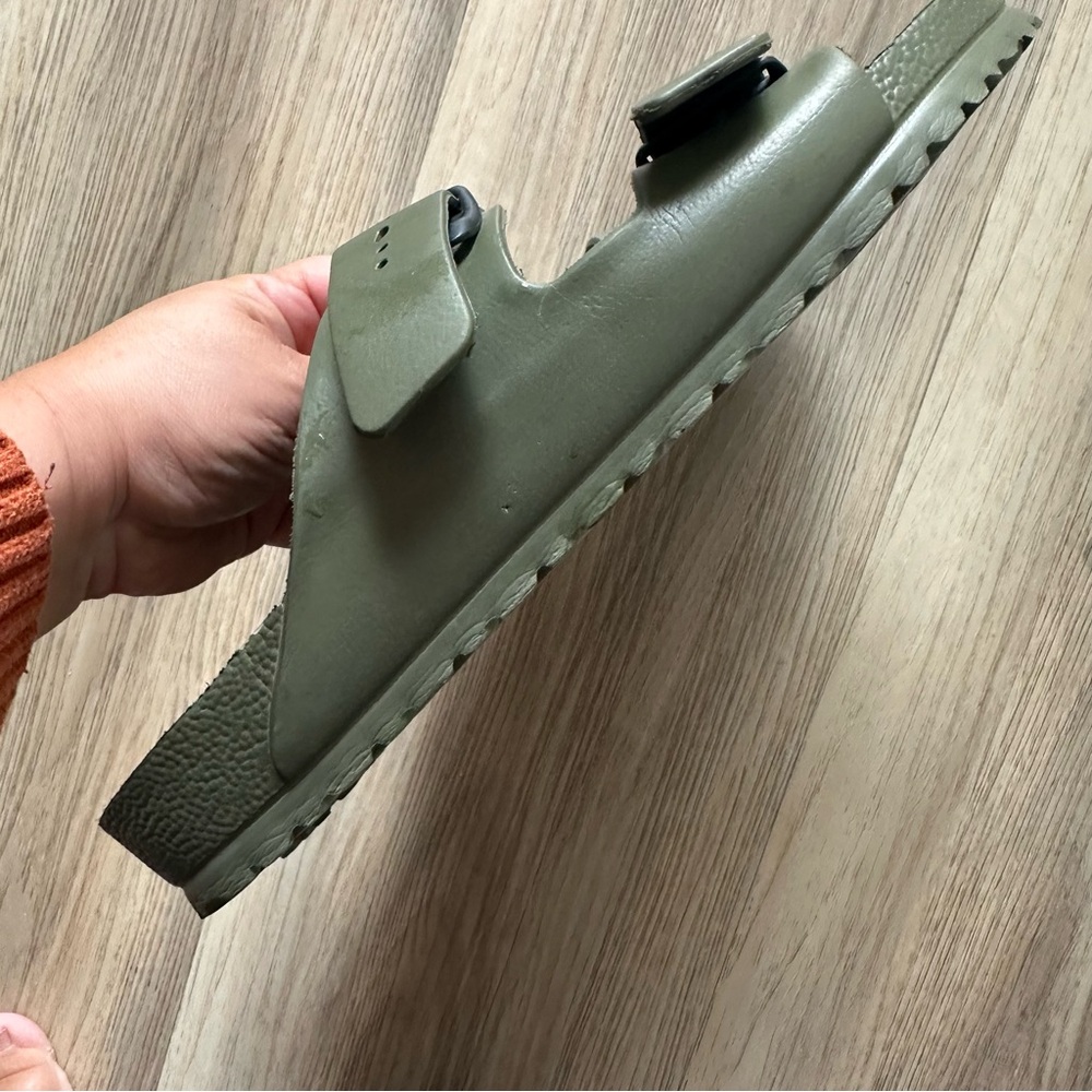 Birkenstock Men’s Olive Green Sandals EUC Waterproof size 11 - Picture 2 of 4